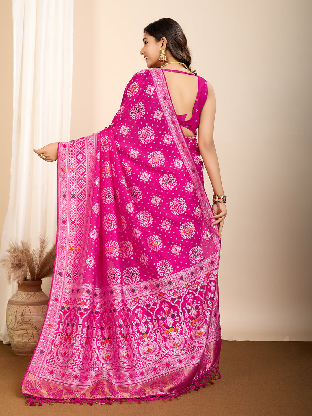 Vedant Vastram Maslin Dola Silk Kanjeevaram Silk Saree - Magenta