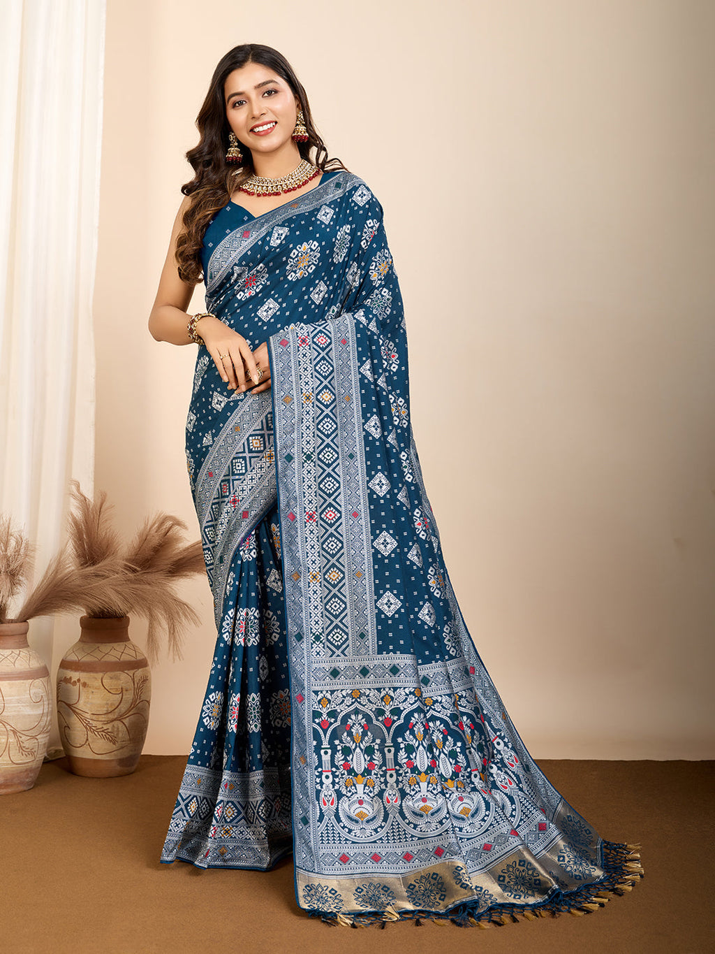 Vedant Vastram Maslin Dola Silk Kanjeevaram Silk Saree - Navy