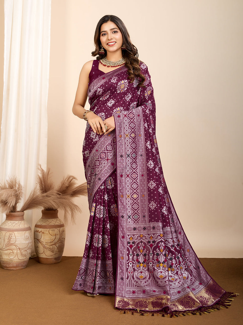 Vedant Vastram Maslin Dola Silk Kanjeevaram Silk Saree - Wine