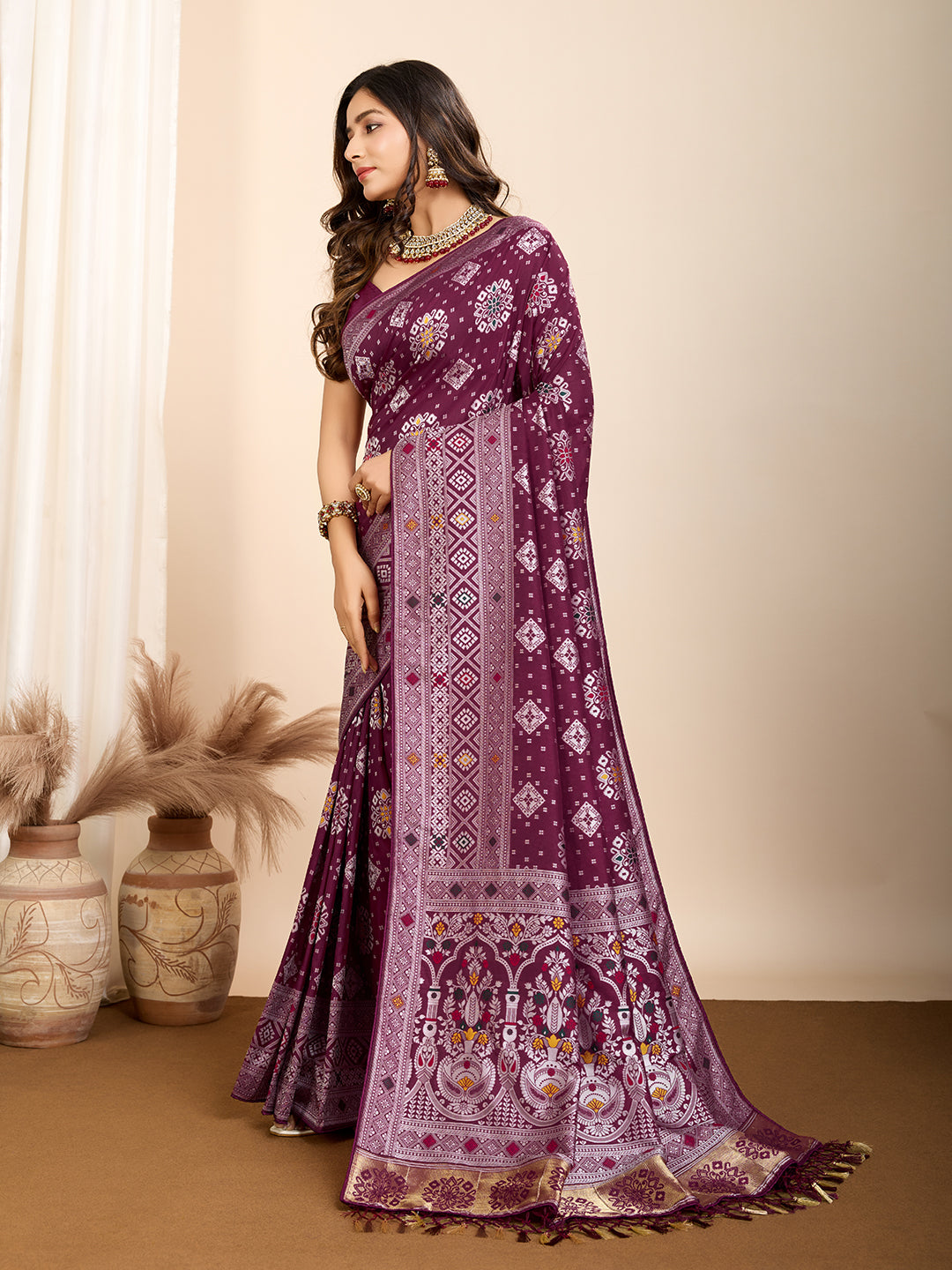 Vedant Vastram Maslin Dola Silk Kanjeevaram Silk Saree - Wine