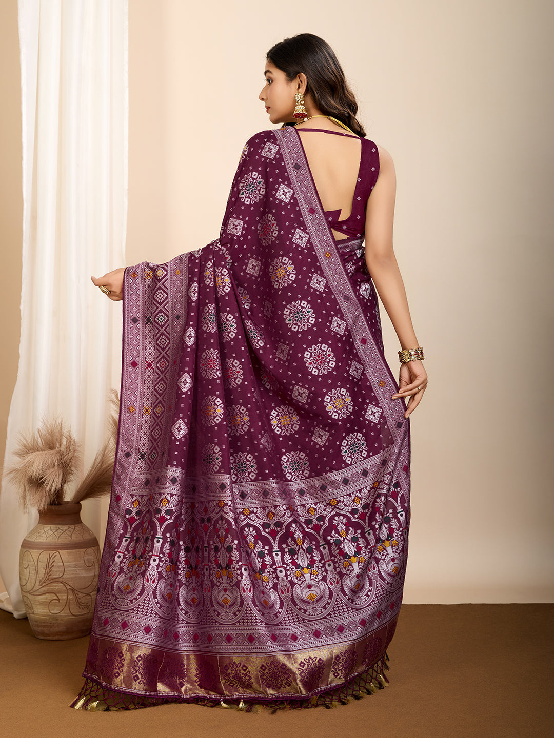 Vedant Vastram Maslin Dola Silk Kanjeevaram Silk Saree - Wine