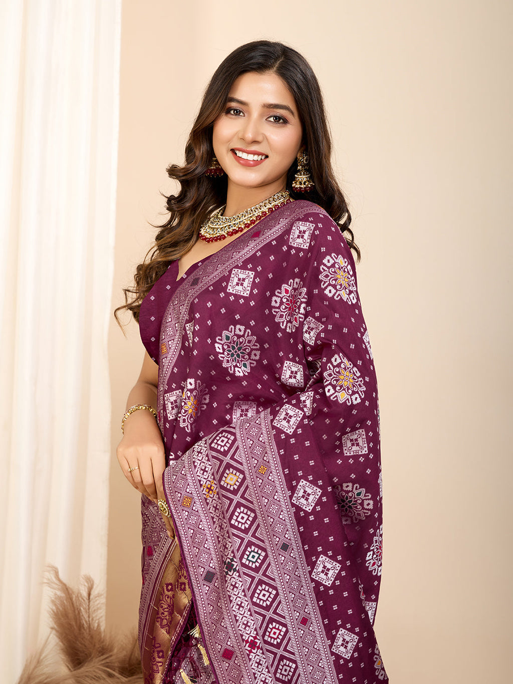 Vedant Vastram Maslin Dola Silk Kanjeevaram Silk Saree - Wine