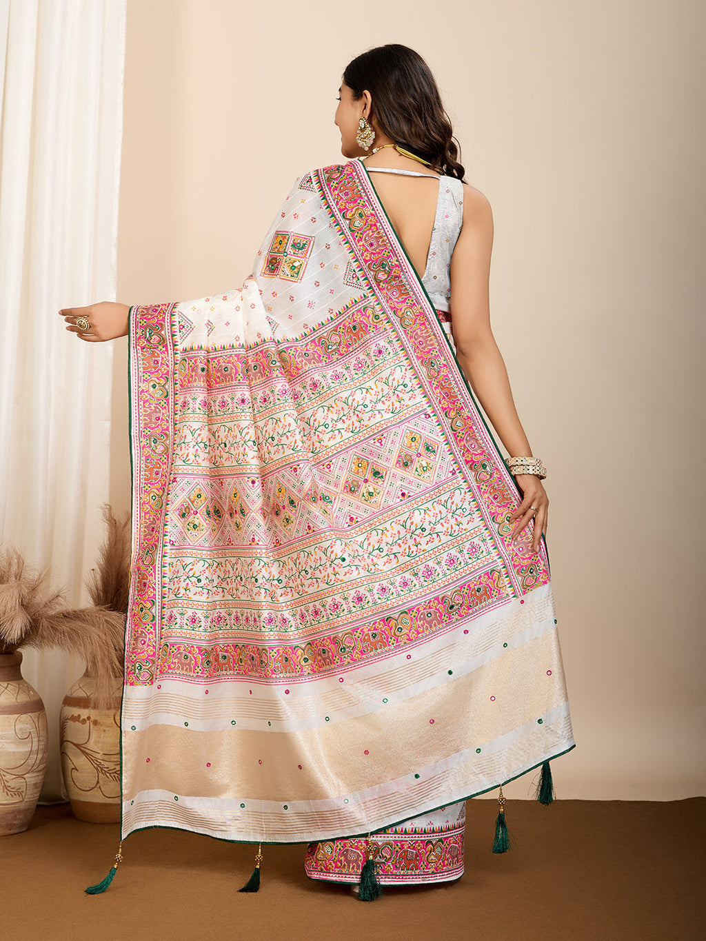 Vedant Vastram Maslin Cotton Printed & Hand work Fancy Saree - White