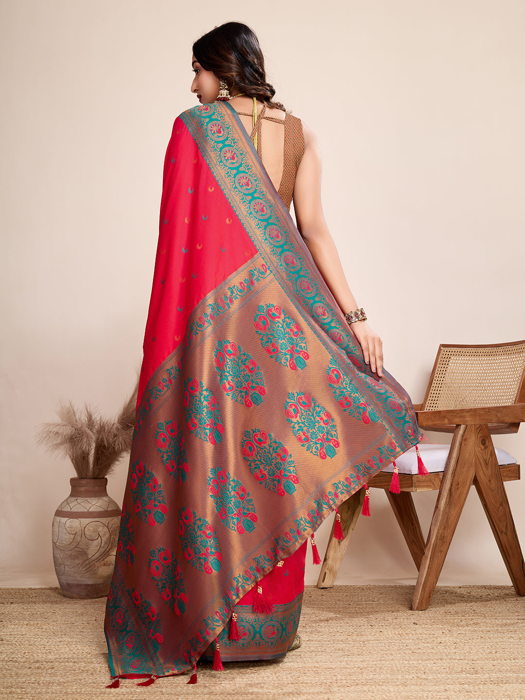 Vedant Vastram Soft Litchi Silk Kanjeevaram Silk Saree - Rani