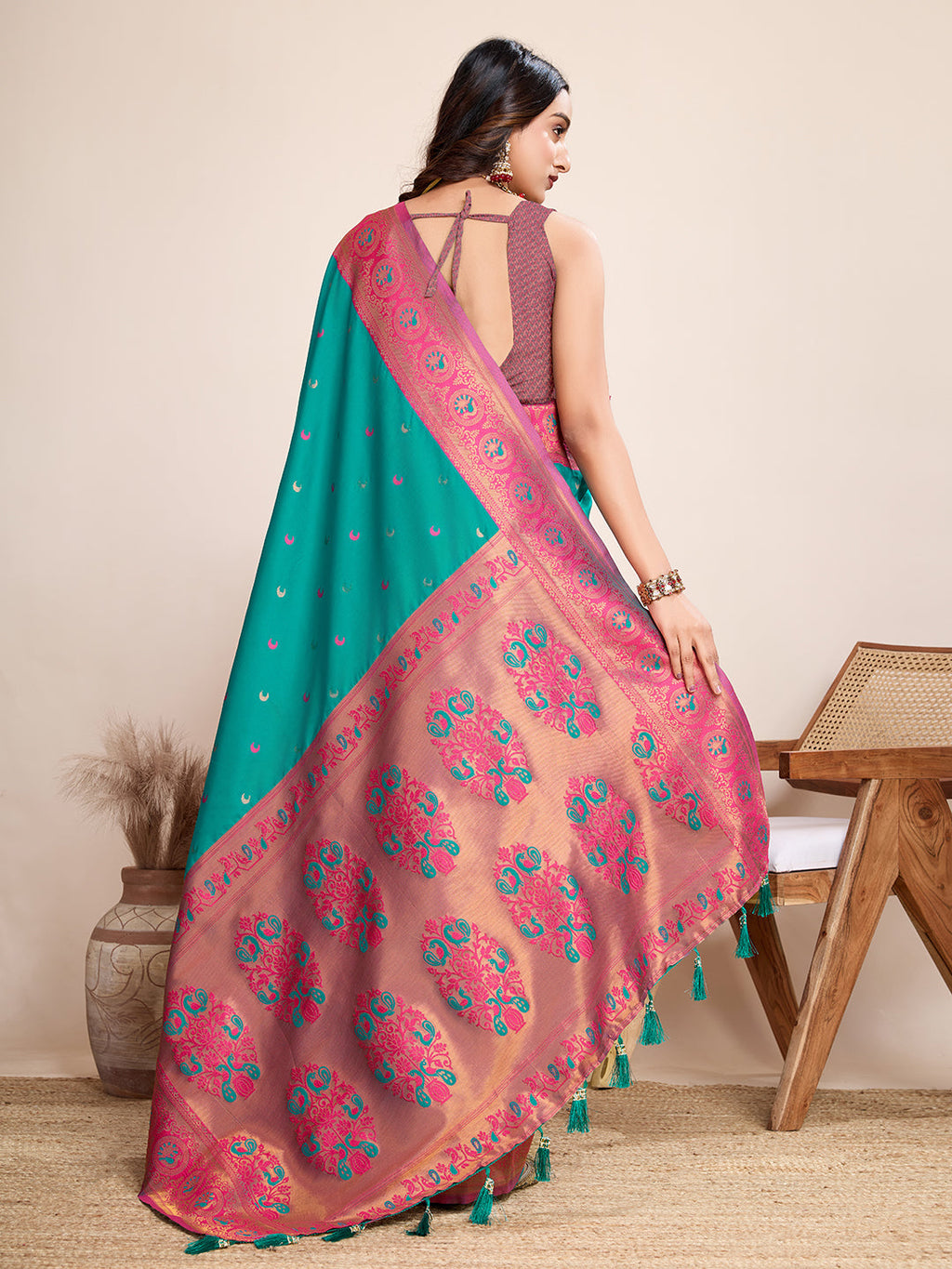 Vedant Vastram Soft Litchi Silk Kanjeevaram Silk Saree - Seegreen