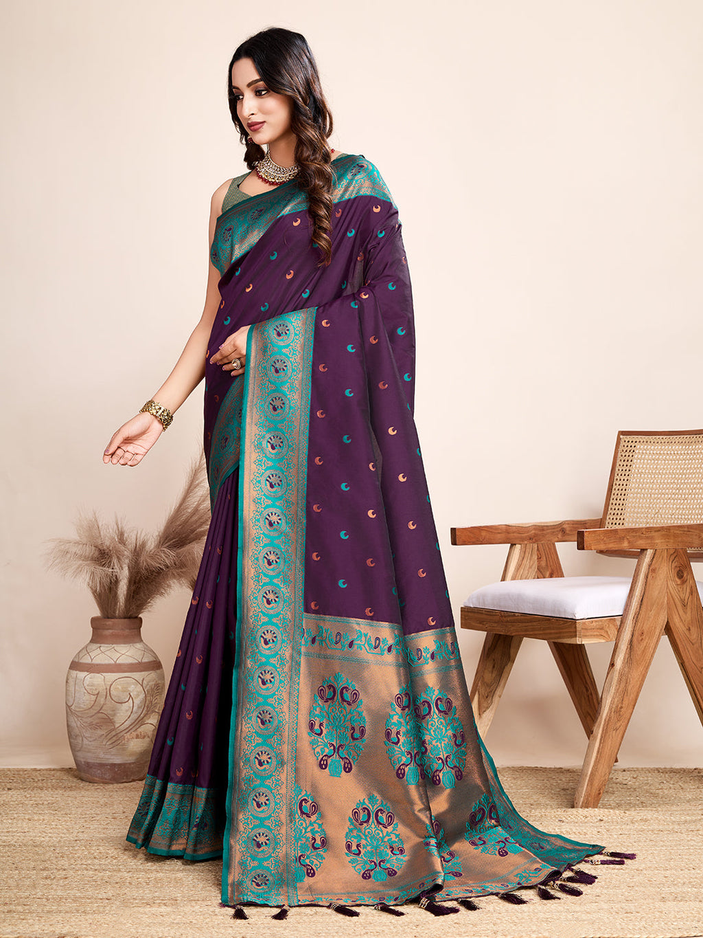 Vedant Vastram Soft Litchi Silk Kanjeevaram Silk Saree - Wine