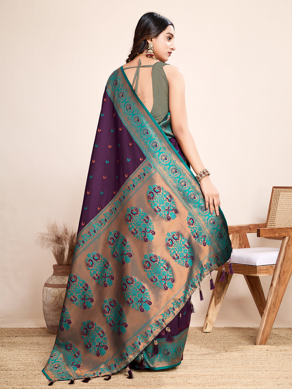 Vedant Vastram Soft Litchi Silk Kanjeevaram Silk Saree - Wine
