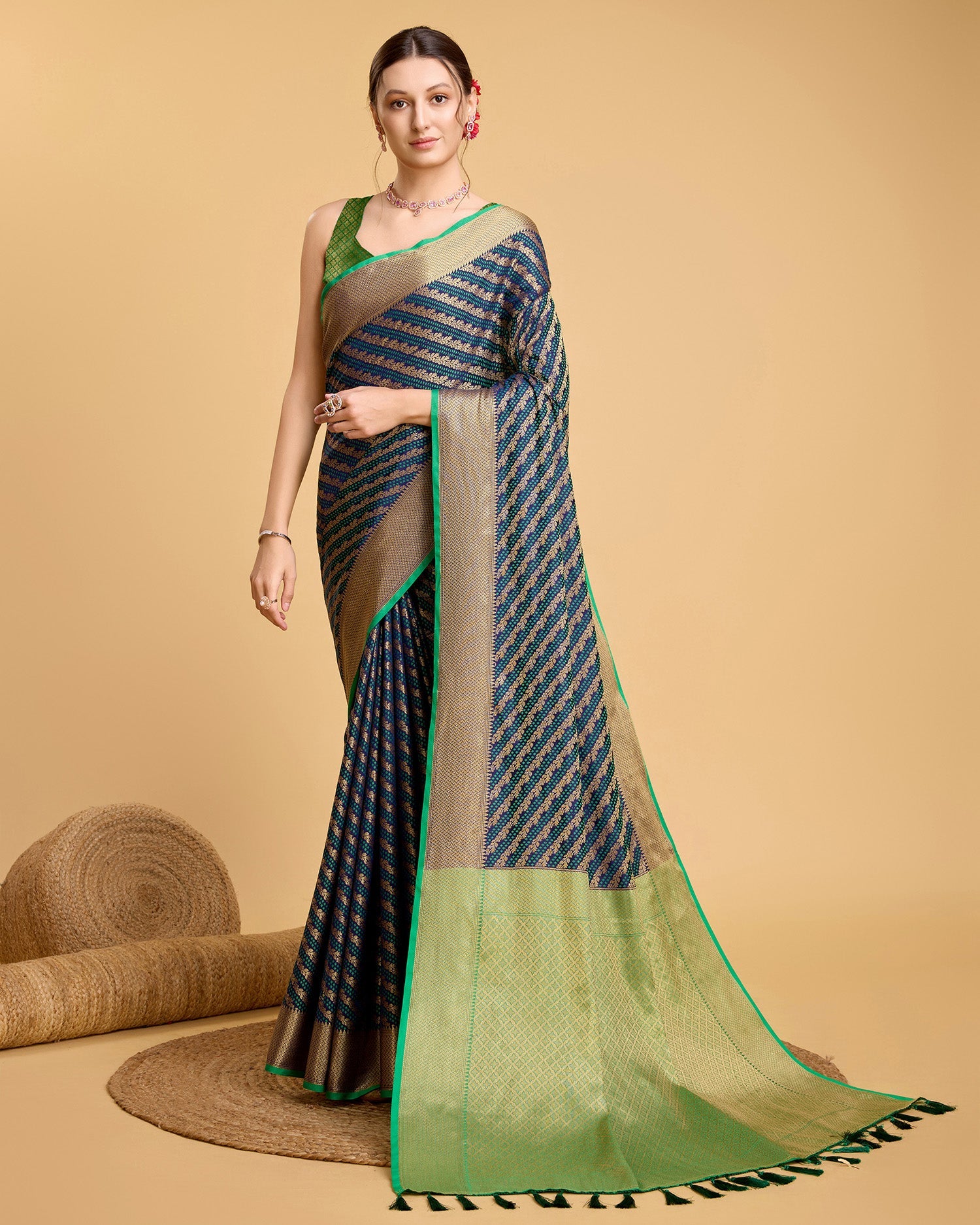 Vedant Vastram Soft Litchi Silk Kanjeevaram Silk Saree - Navy