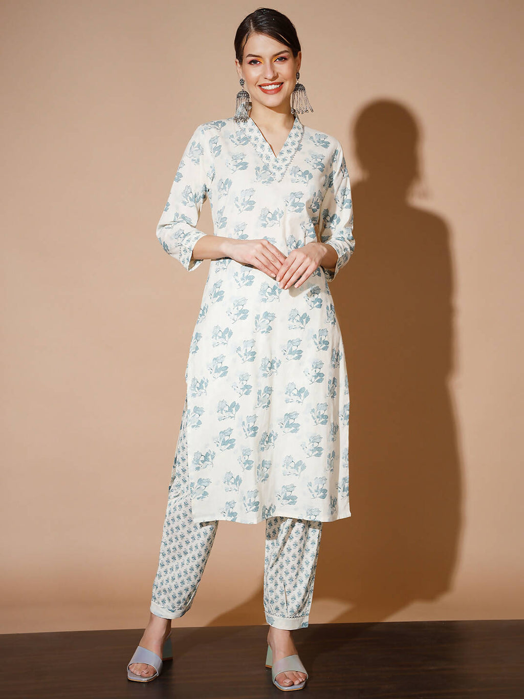 Myshka Women Multi Floral Kurta & Trousers