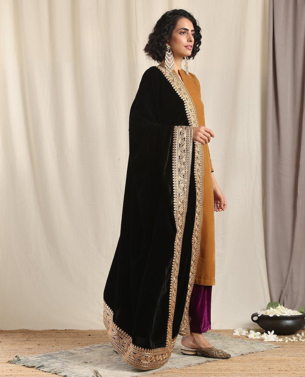 trueBrowns Black Velvet Embroidered Lace Shawl | Relove