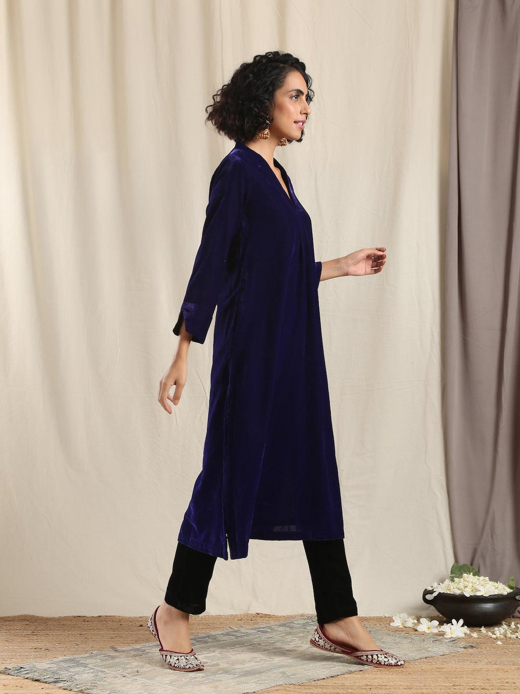 trueBrowns Blue Velvet Slit Kurta