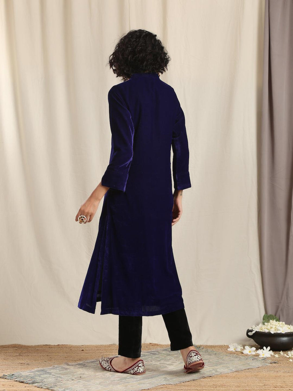 trueBrowns Blue Velvet Slit Kurta