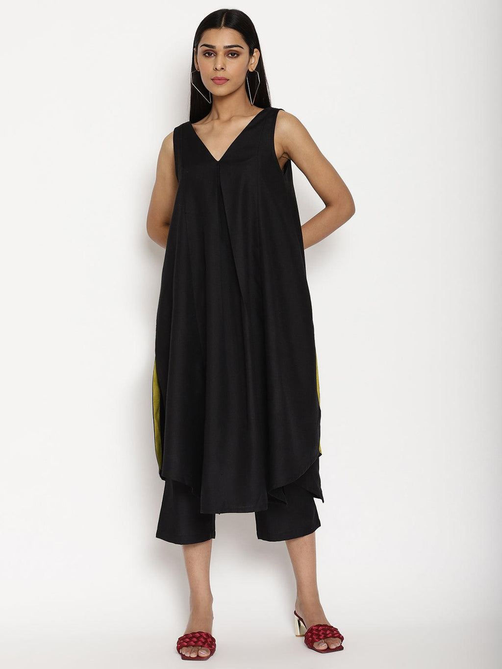 trueBrowns Cotton Linen Black Sleeveless Flared Kurta Pant | Relove