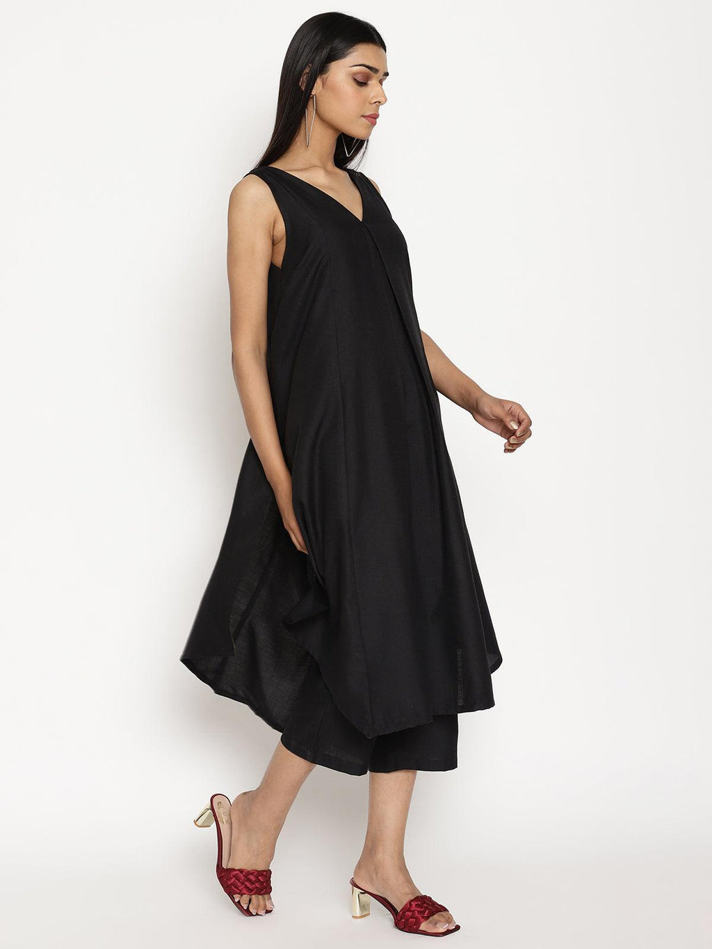 trueBrowns Cotton Linen Black Sleeveless Flared Kurta Pant | Relove