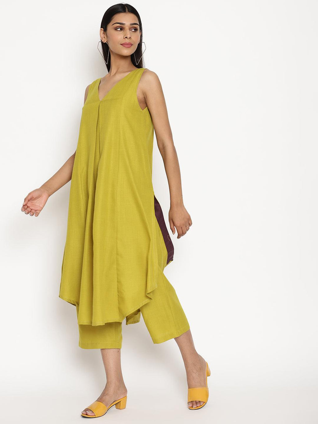 trueBrowns Cotton Linen Lime Green Sleeveless Flared Kurta Pant Set
