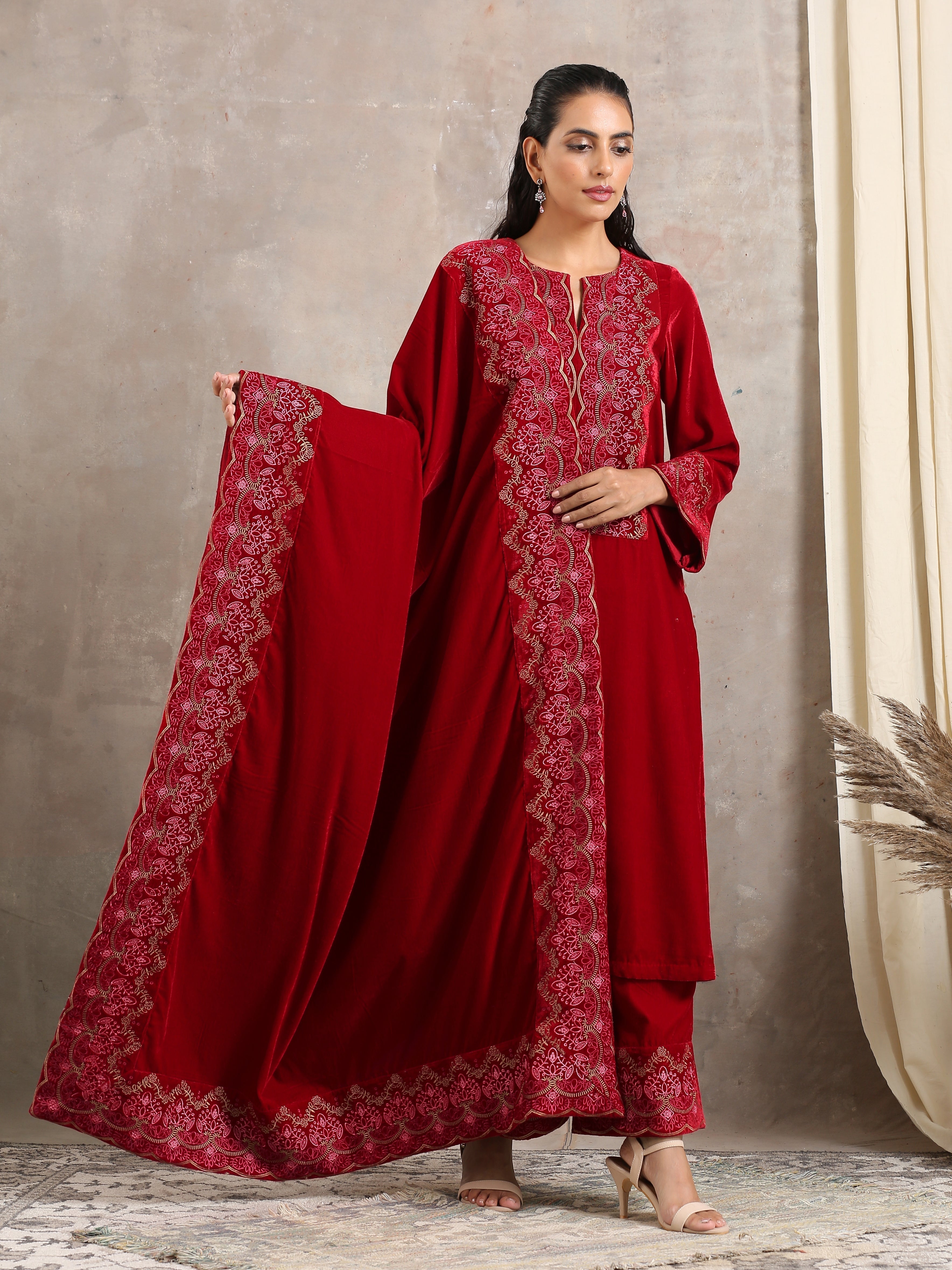 trueBrowns Red Velvet Embroidered Shawl