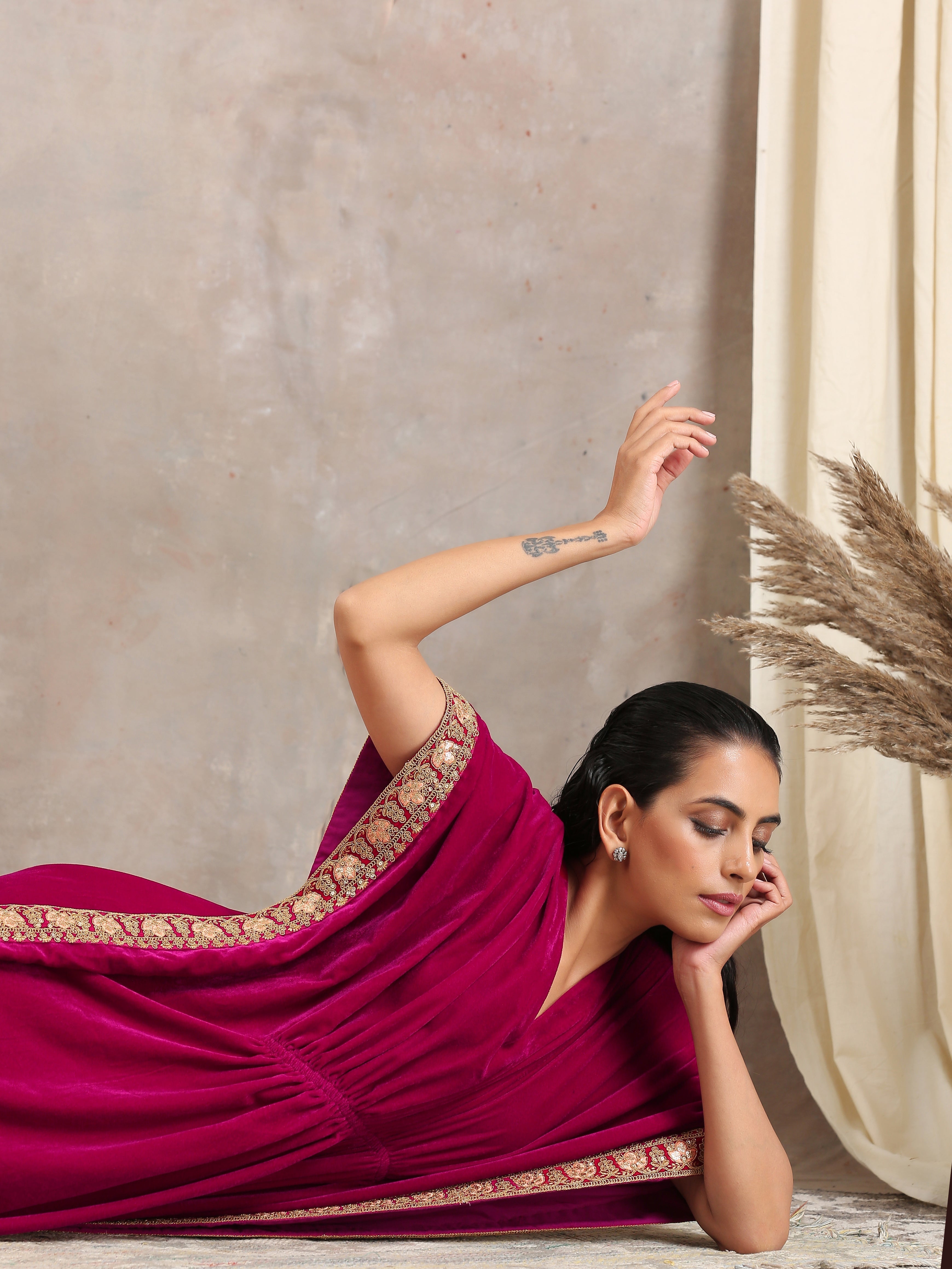 trueBrowns Pink Velvet Lace Kaftan