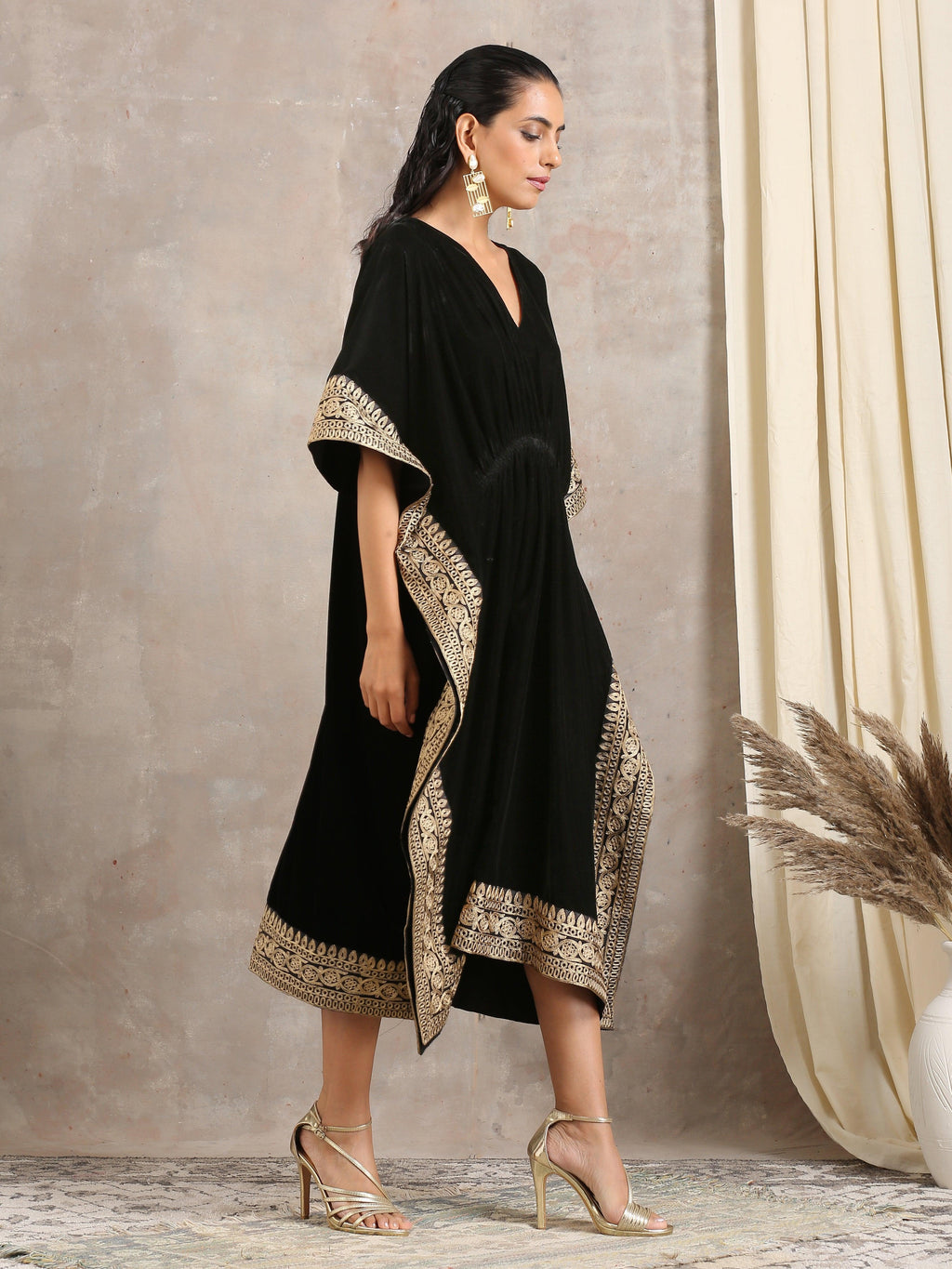 trueBrowns Black Velvet Embroidered Lace Kaftan