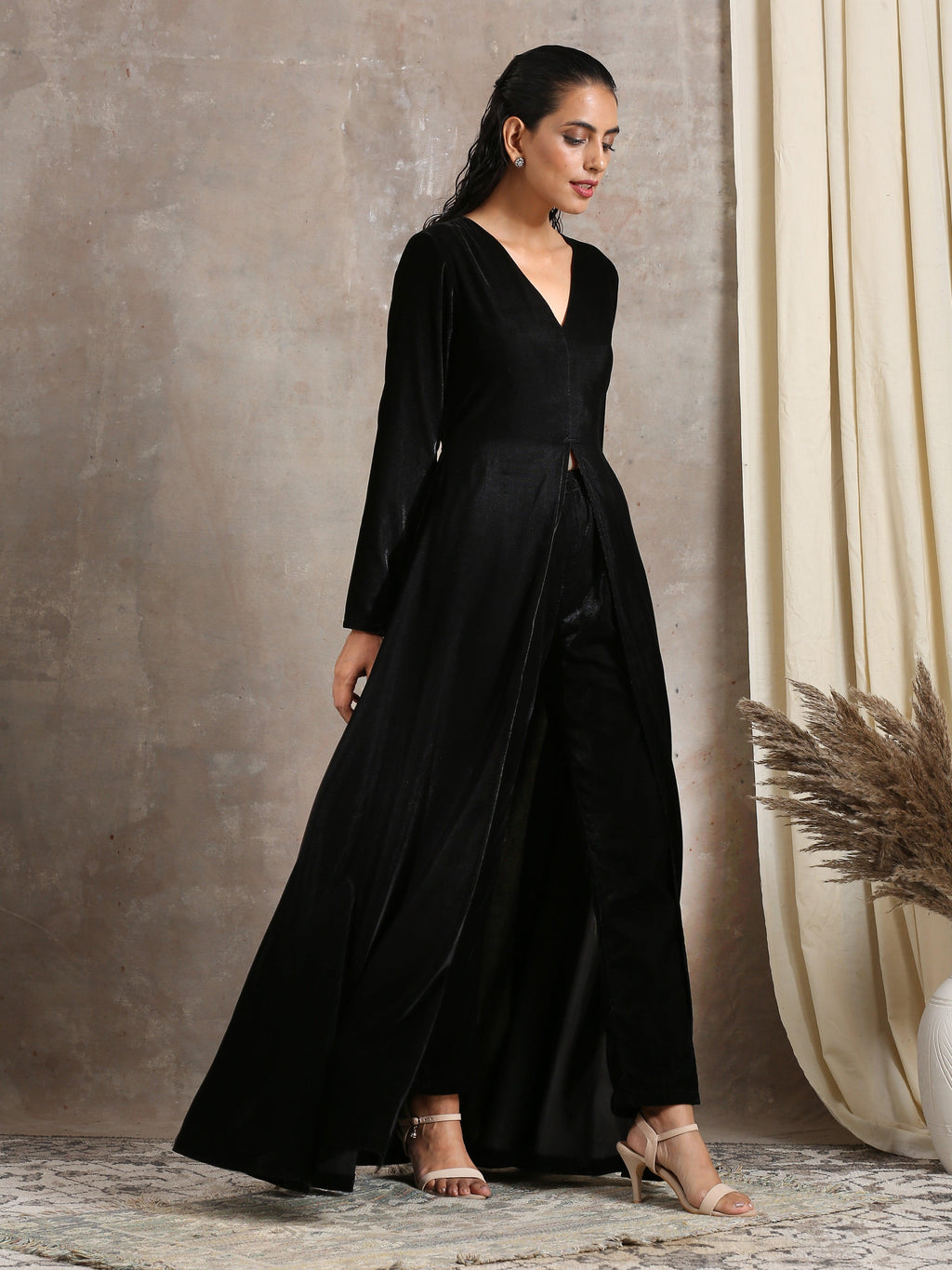trueBrowns Black Velvet Front Slit Kurta