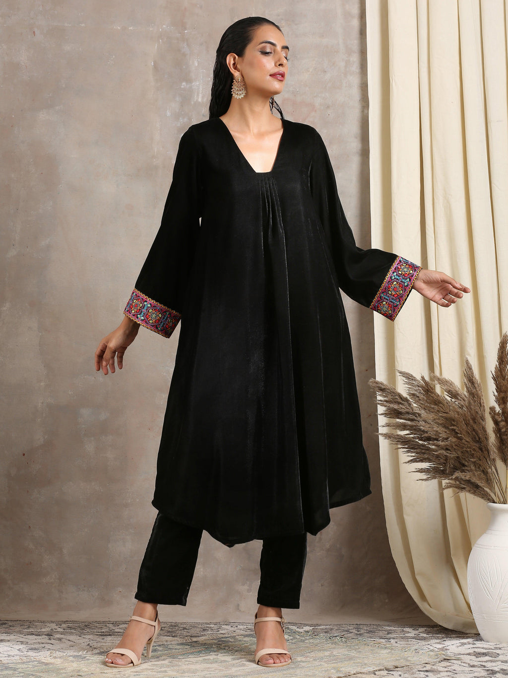 trueBrowns Black Velvet Embroidered Lace Kurta