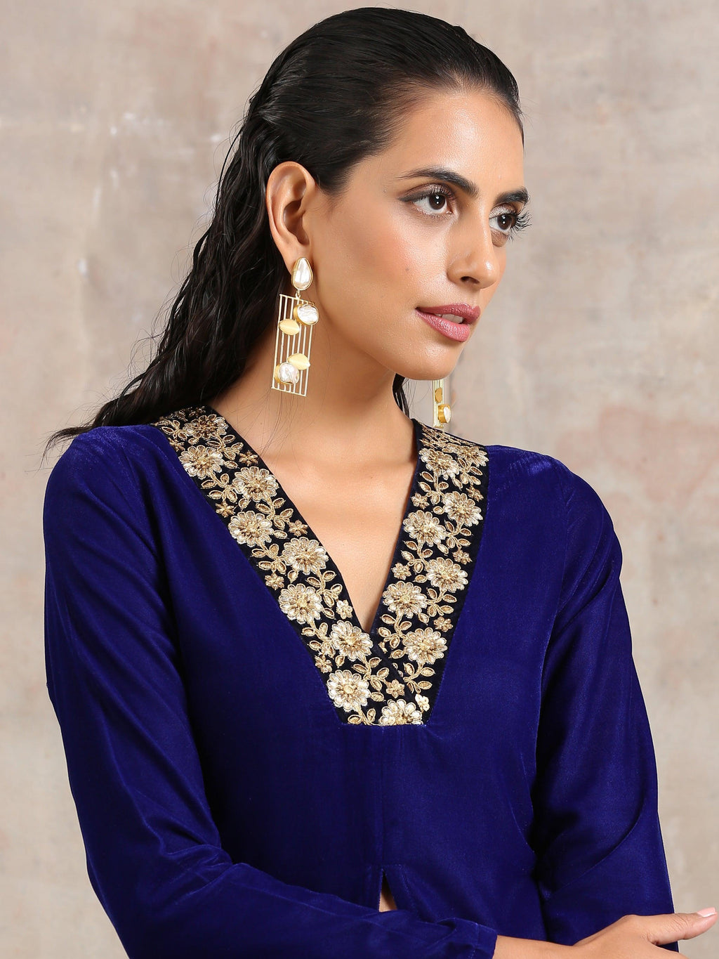 trueBrowns Blue Velvet Front Slit Kurta