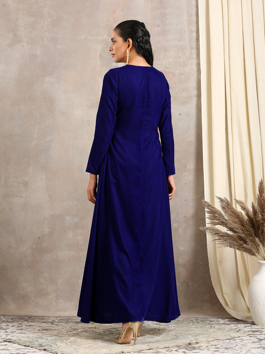 trueBrowns Blue Velvet Front Slit Kurta