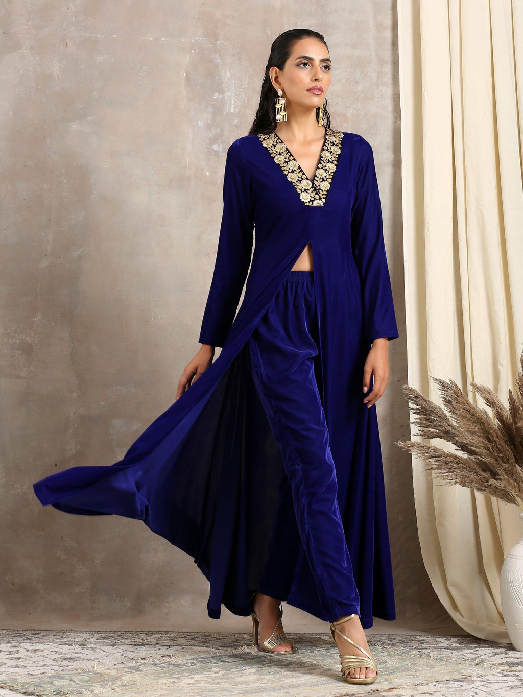 trueBrowns Blue Velvet Front Slit Kurta