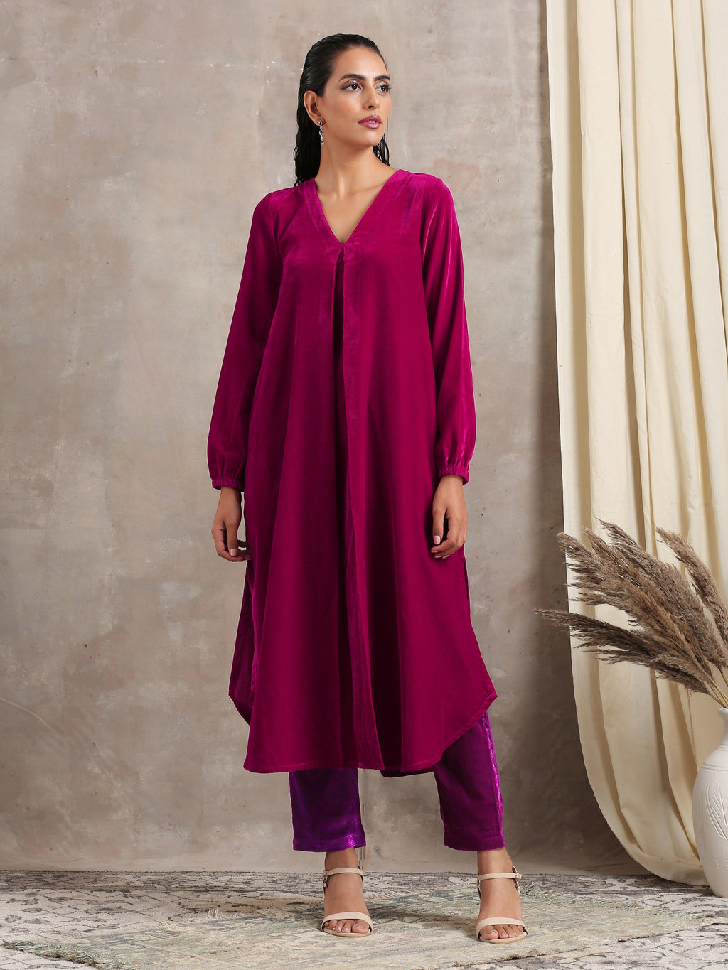 trueBrowns Pink Velvet Pleated Kurta