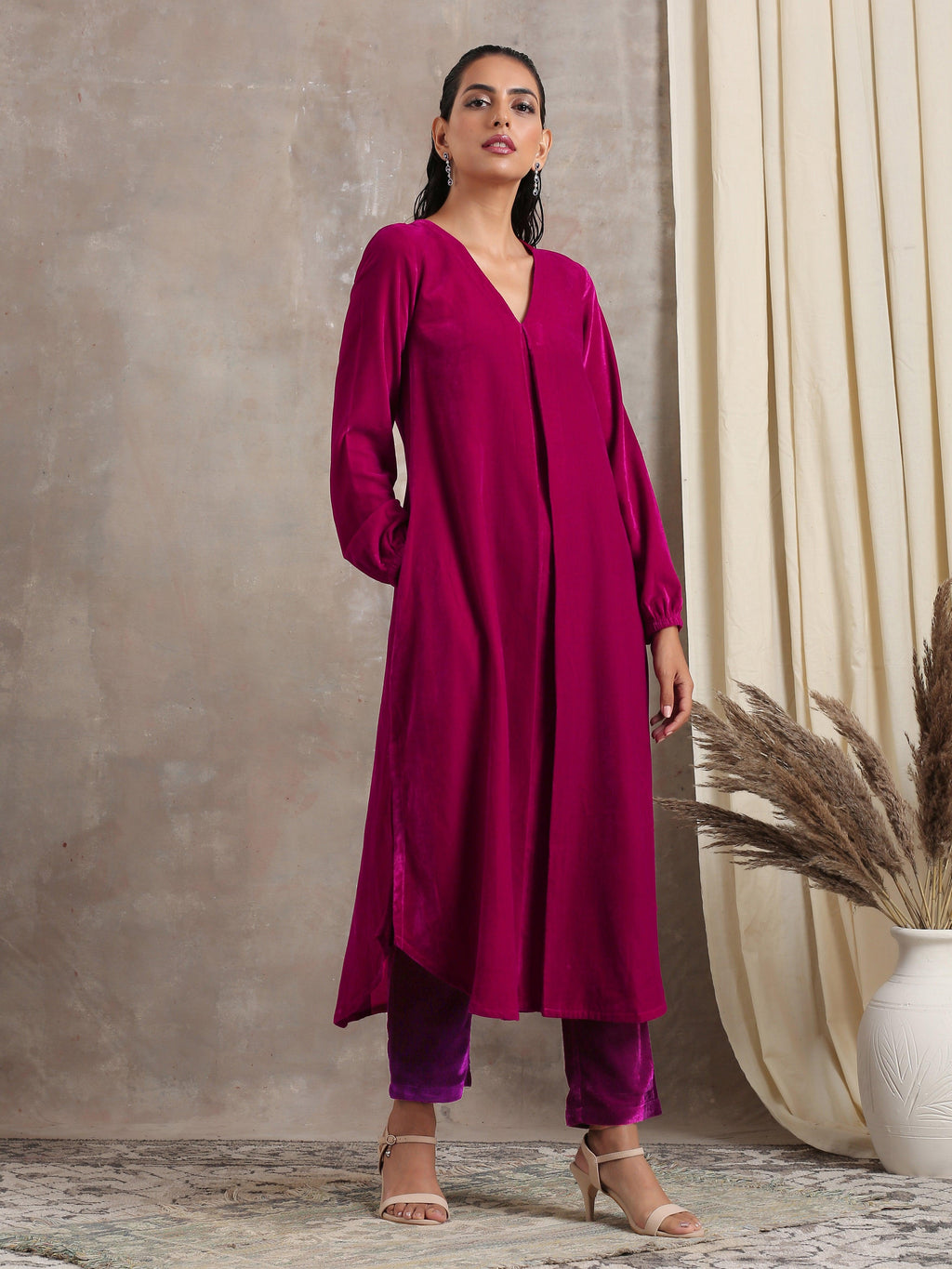 trueBrowns Pink Velvet Pleated Kurta