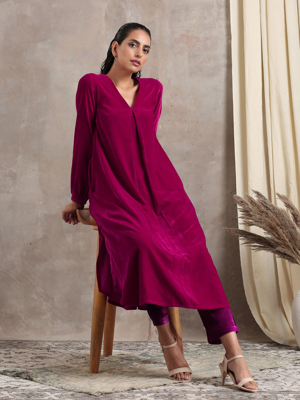 trueBrowns Pink Velvet Pleated Kurta