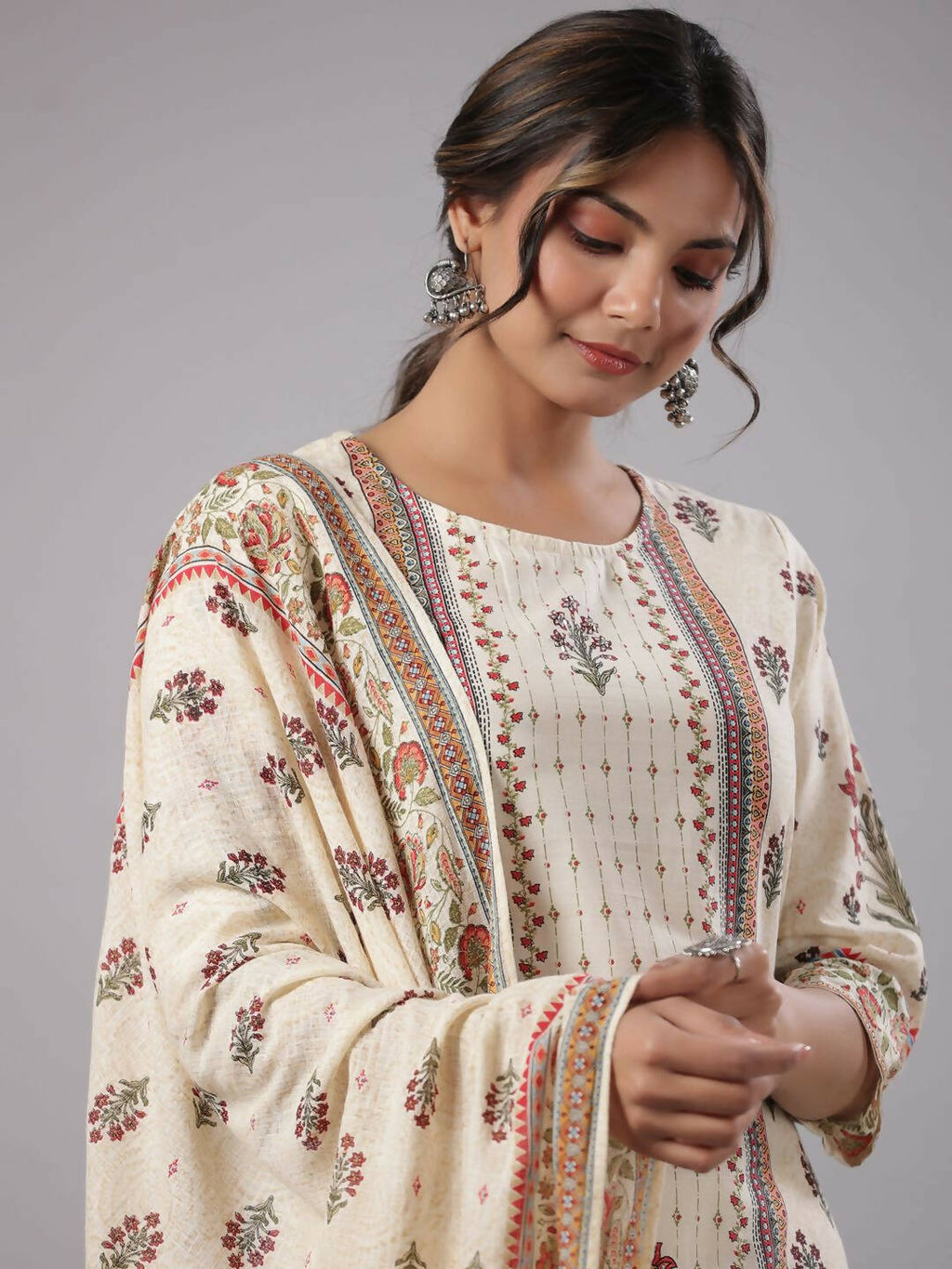 Juniper Women's Beige Cambric Floral Placement Printed Straight Fit Kurta Sets