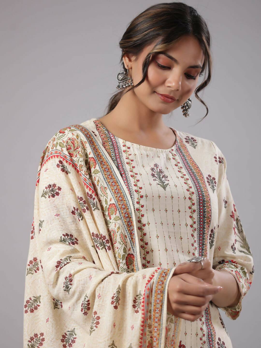 Juniper Women's Beige Cambric Floral Placement Printed Straight Fit Kurta Sets