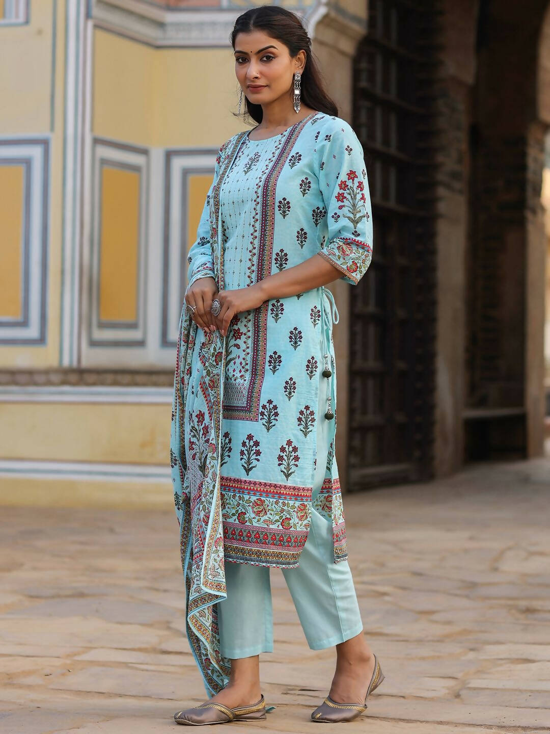 Juniper Women's Skyblue Cambric Floral Placement Printed Straight Fit Kurta Sets