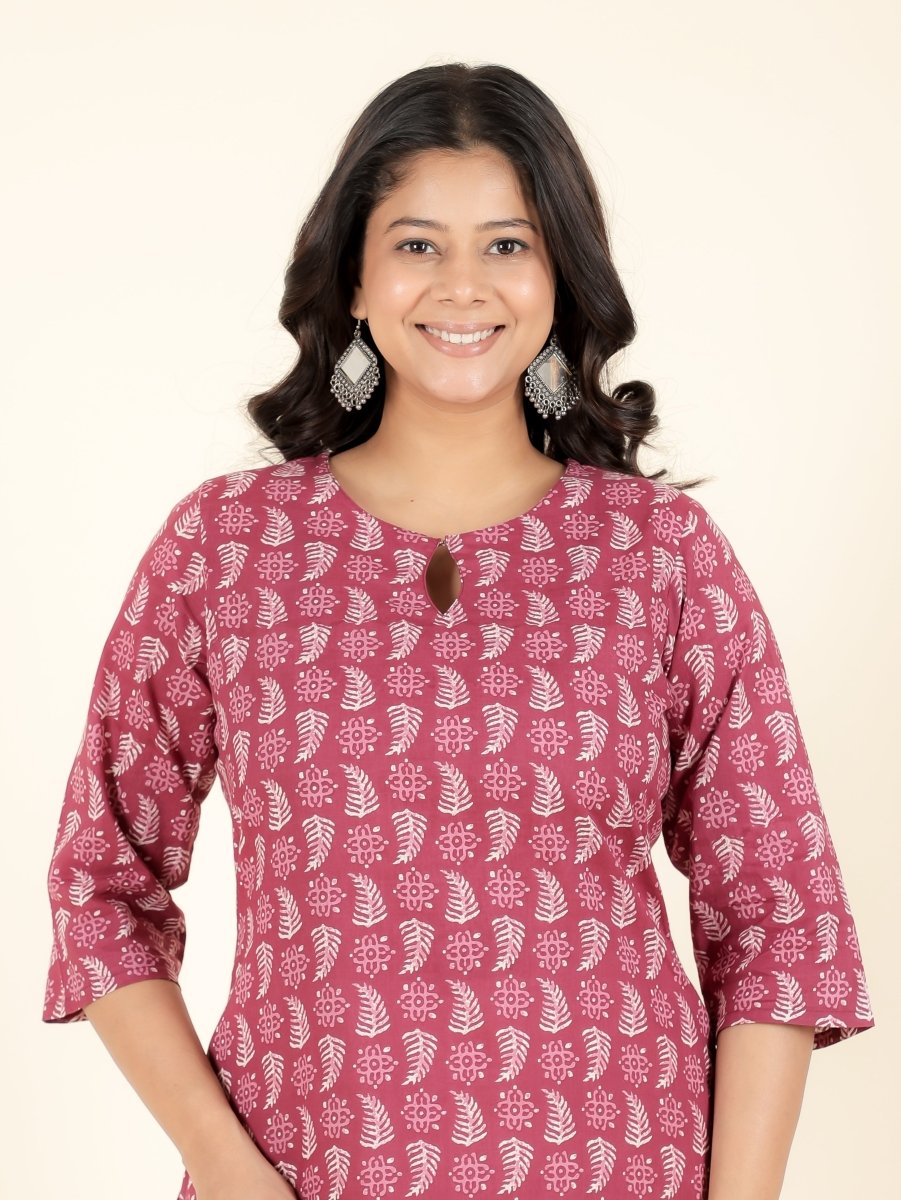 Aramya Straight Soft Cotton Abstract Print Women's Kurta - Red