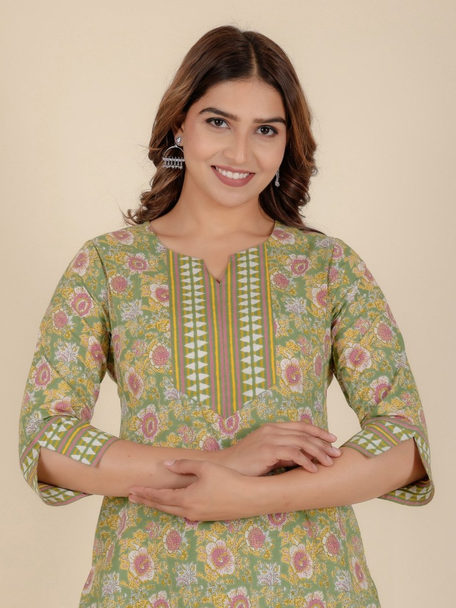 Aramya Straight Soft Cotton Floral Print Women's Kurta - Green