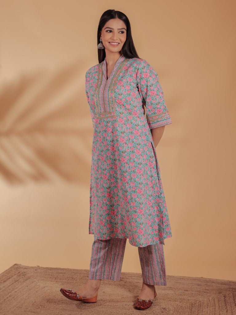 Aramya Straight Soft Cotton Floral Print Women's Kurta - Multicolor