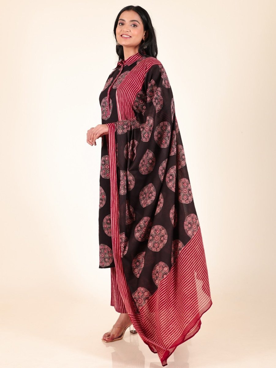 Aramya Pathani Soft Cotton Ajrakh Print Women's Kurta - Black