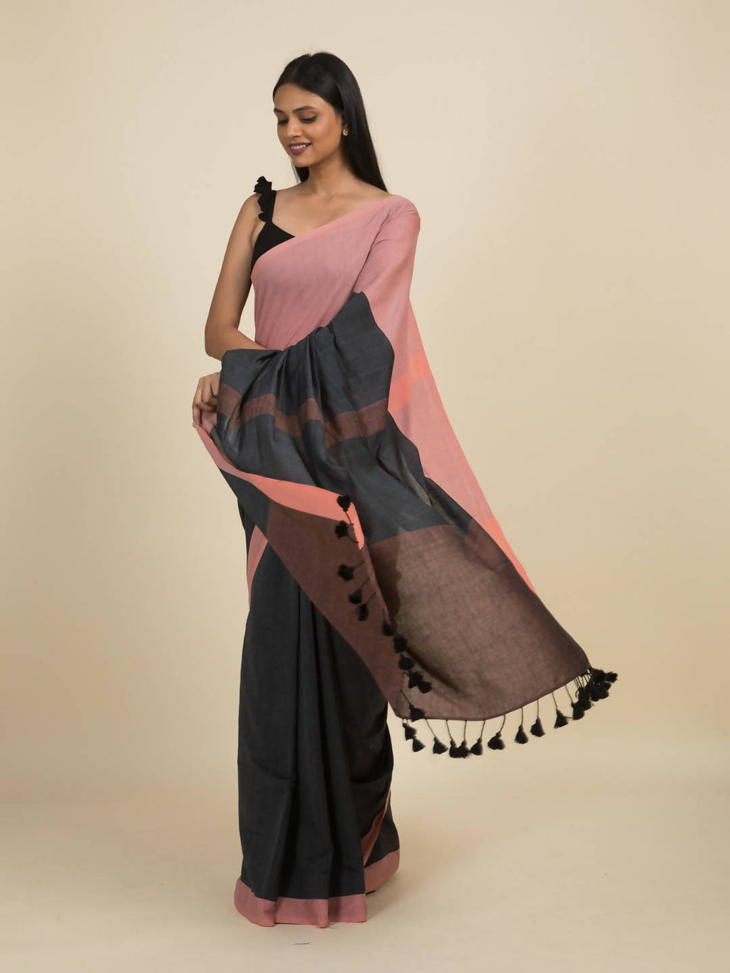 Suta Grey Peach-Coloured Pure Cotton Saree