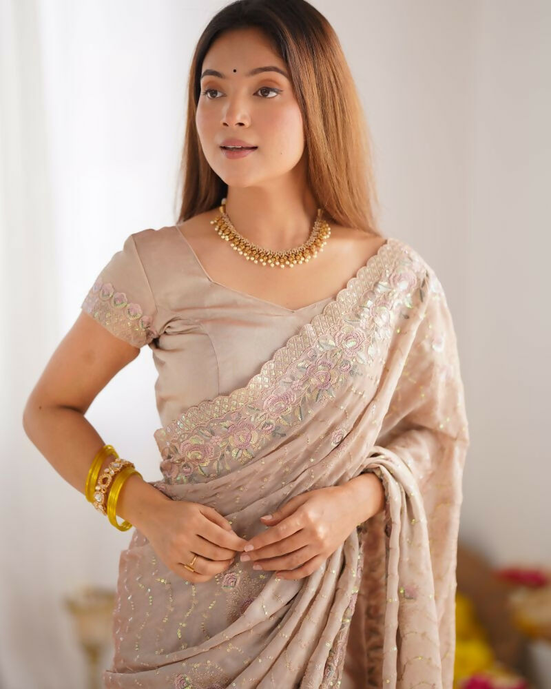 Vamsee Mumtaz Cream Crunchy Crush Saree