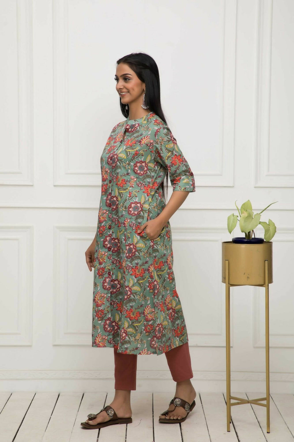 Myshka Women Multi Solid Cotton A-Line Round Neck Kurtas