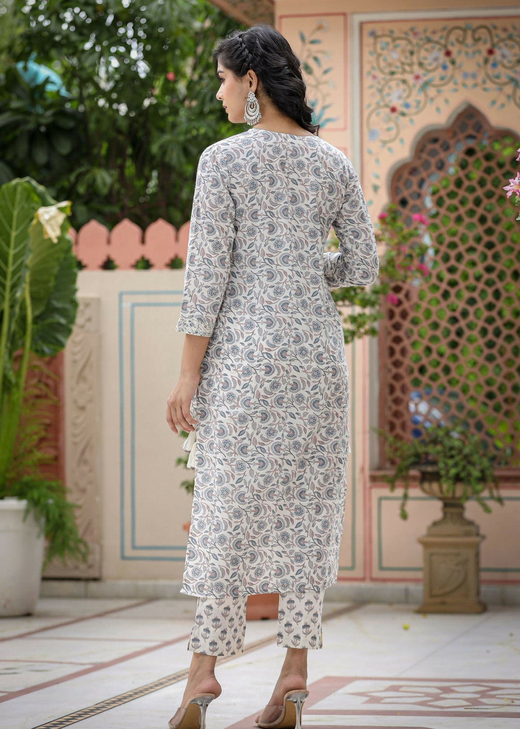 Kaajh Women's White Grey Floral Print Cotton Kurta Pant Set