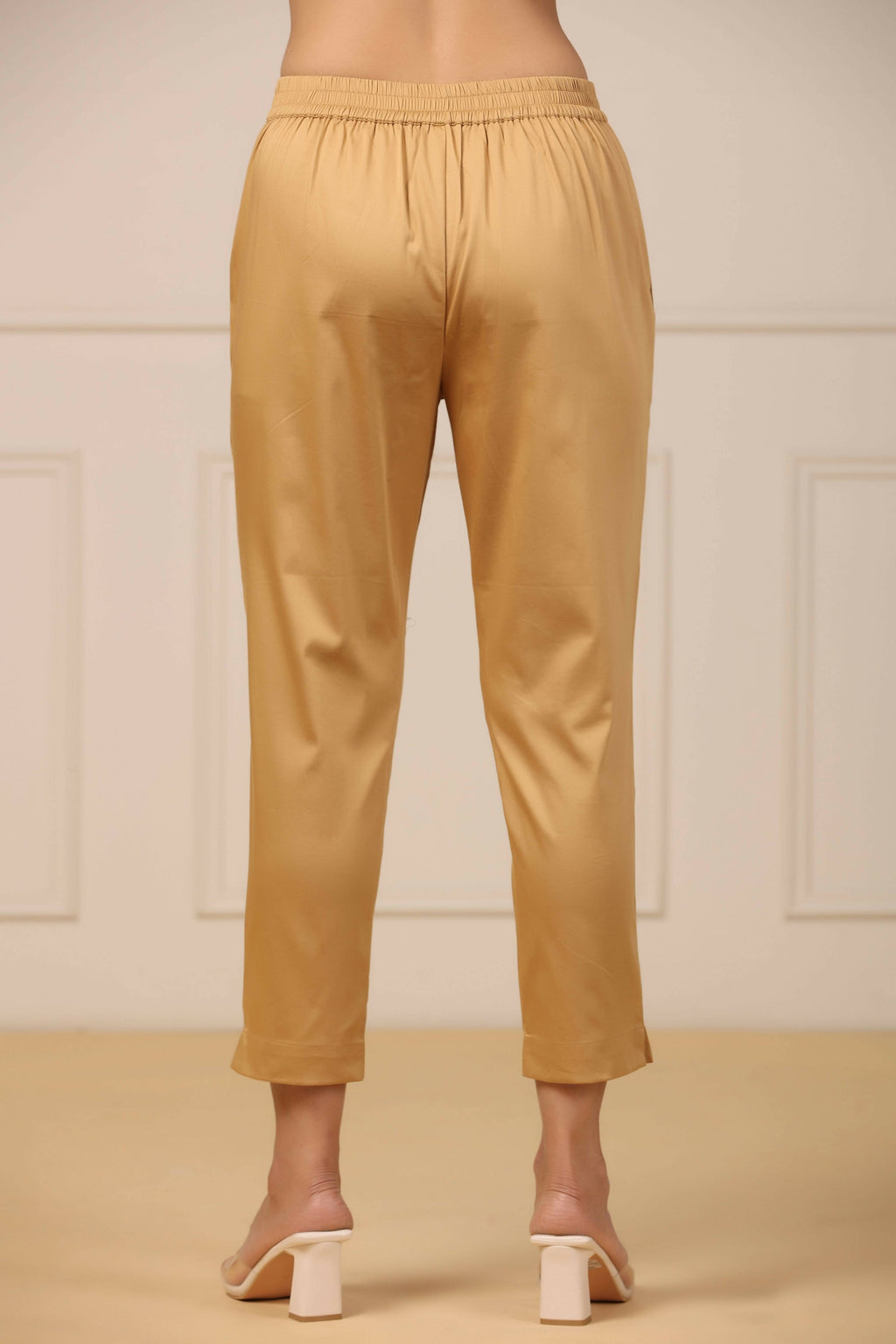 Juniper Women's Beige Solid Straight Slim Pant