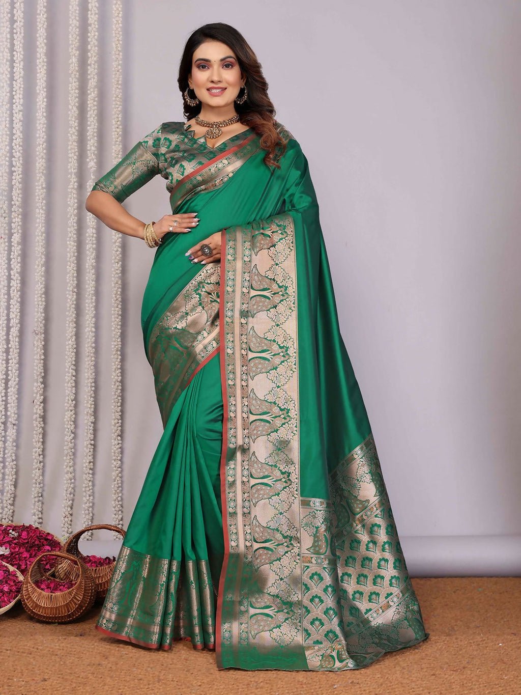 Joban Fashion Green Woven Banarasi Silk Sarees