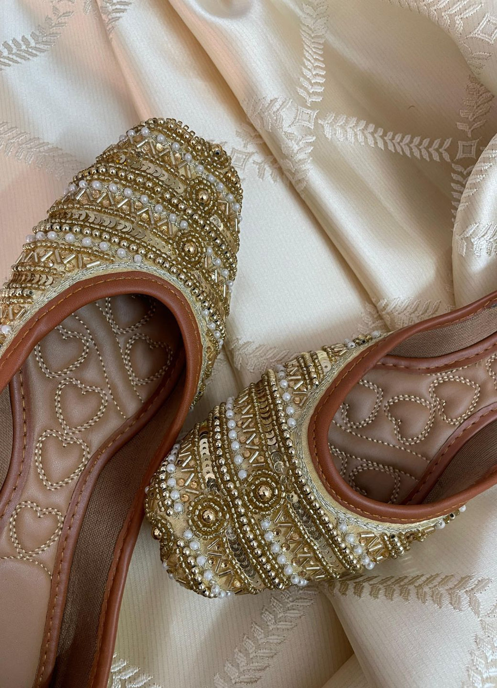 Desi Colour Women Indian Ethnic Footwear-Gold Lines Dabka