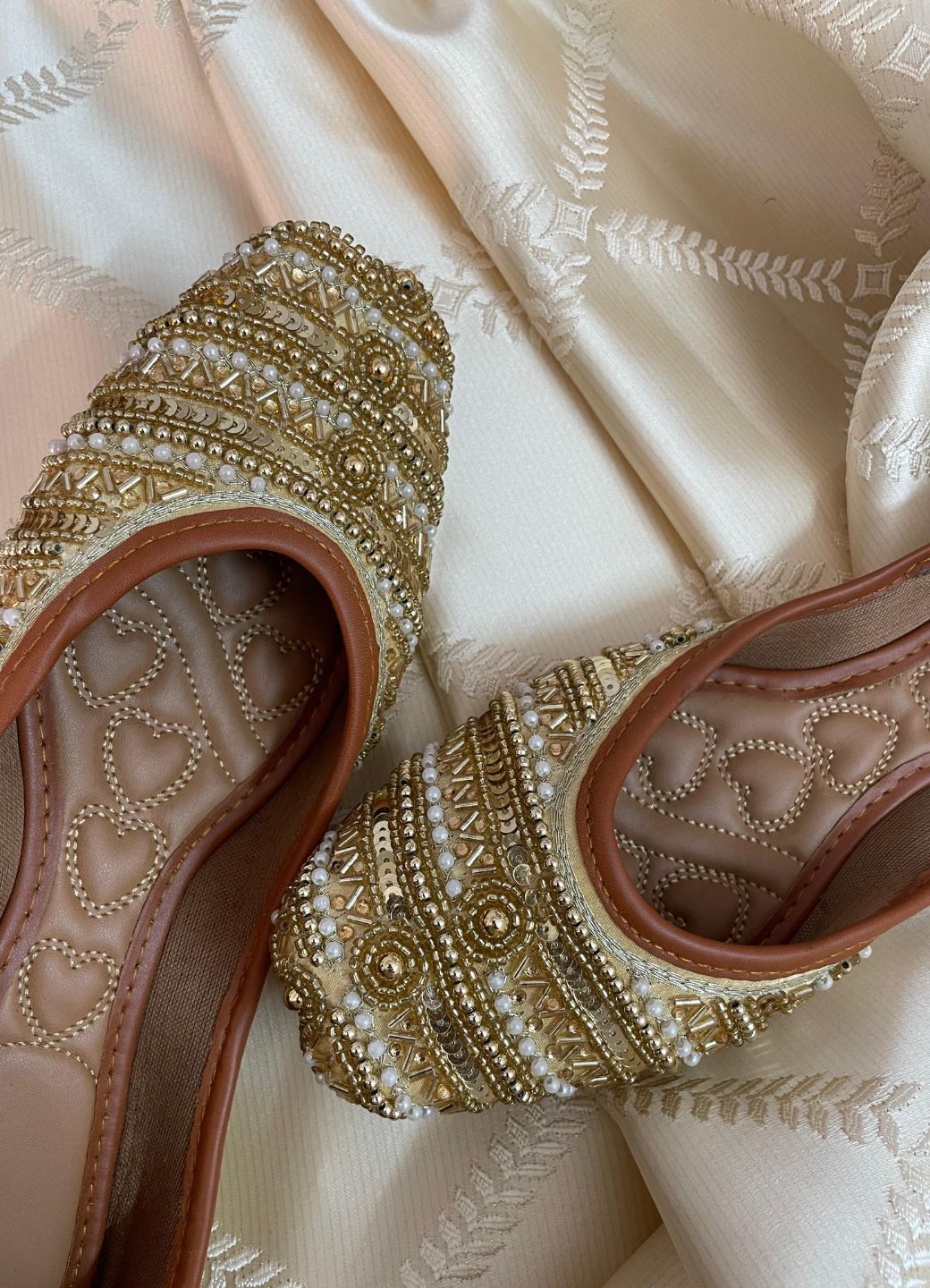 Desi Colour Women Indian Ethnic Footwear-Gold Lines Dabka
