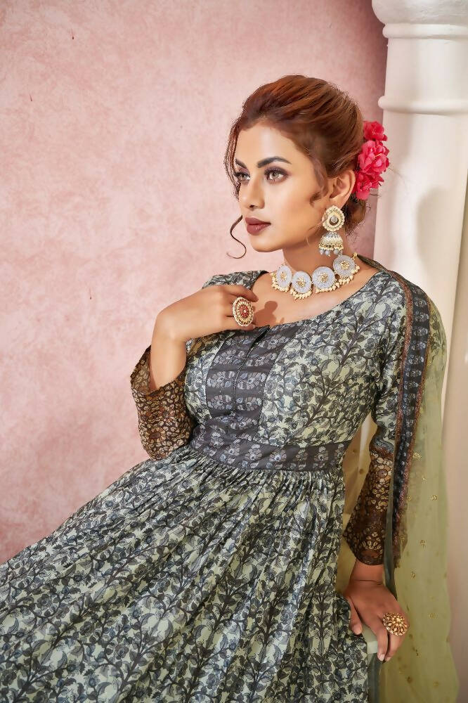 Everywhere Designer Black Dola Silk Gown With Dupatta - Anbazaar