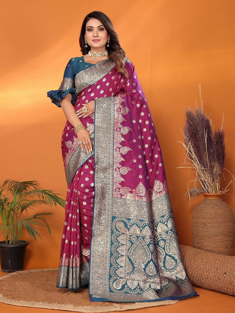 Joban Fashion Banarasi Magenta Woven Soft Silk Saree
