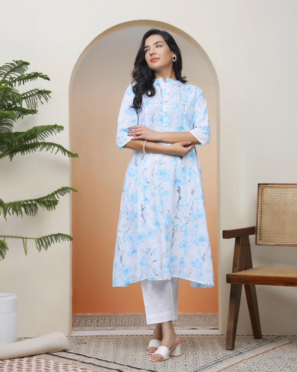 Vaasva Women White Floral Cotton Printed Flare Kurti With Pant