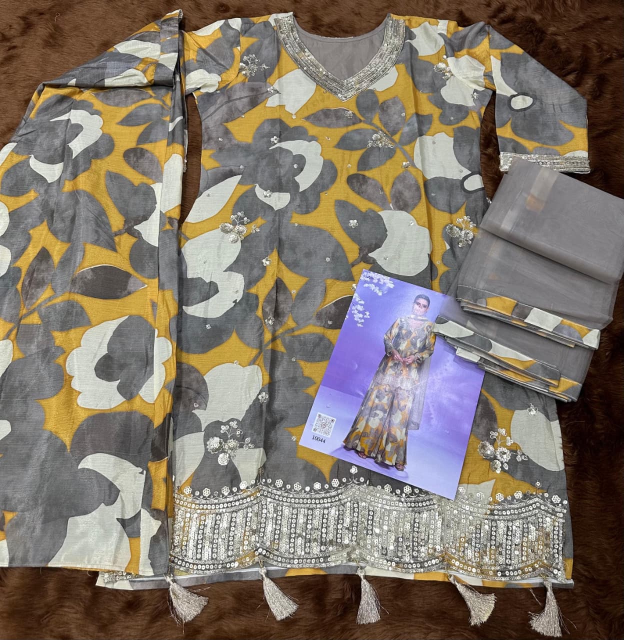 Aarshi Fashions Grey Floral Print Full Stitched Palazzo Suits