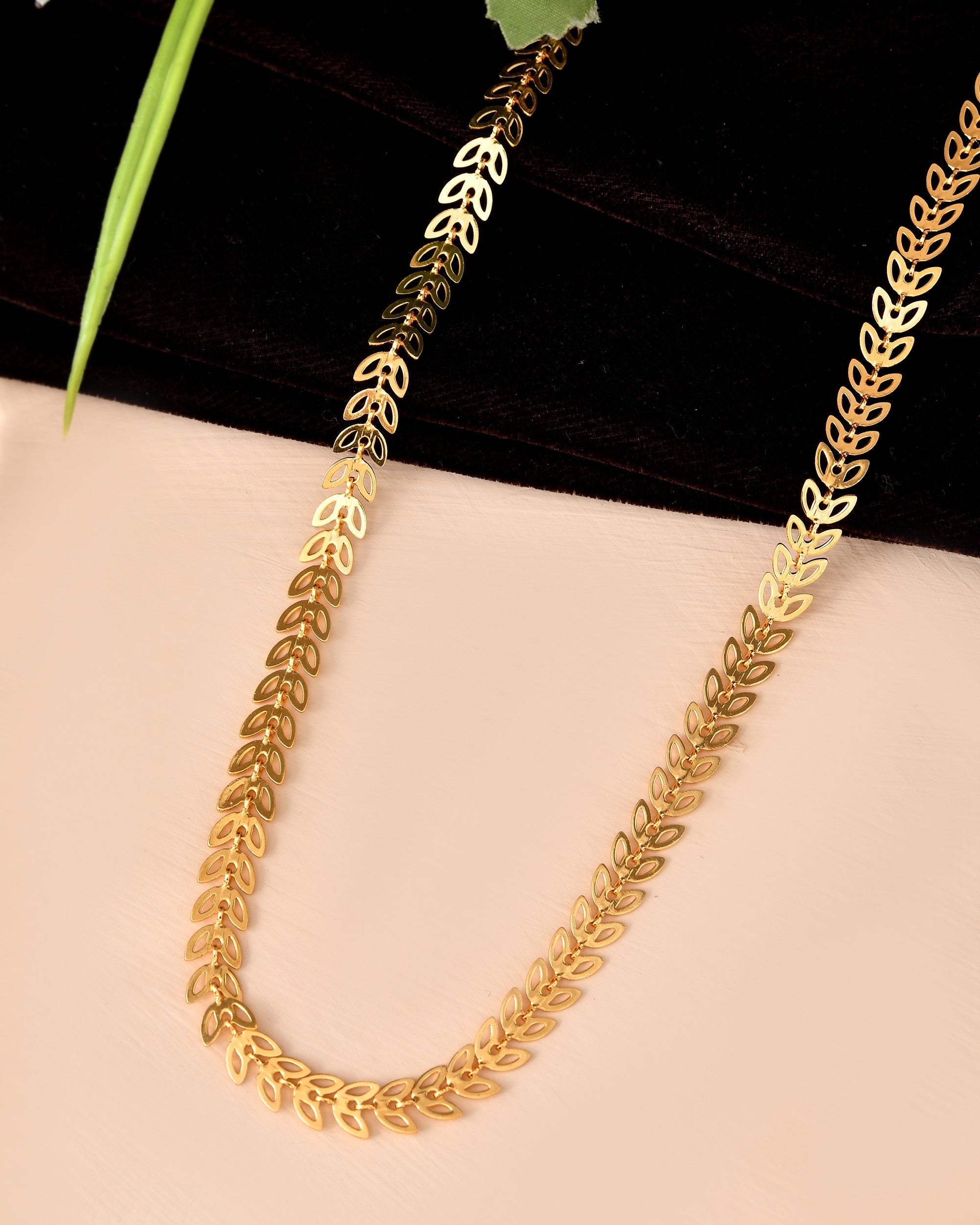 VOJ Leaf Shaped Minimal Chain For Women